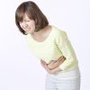子宮筋腫の症状のお腹の張りに注意！治療法や更年期との関係